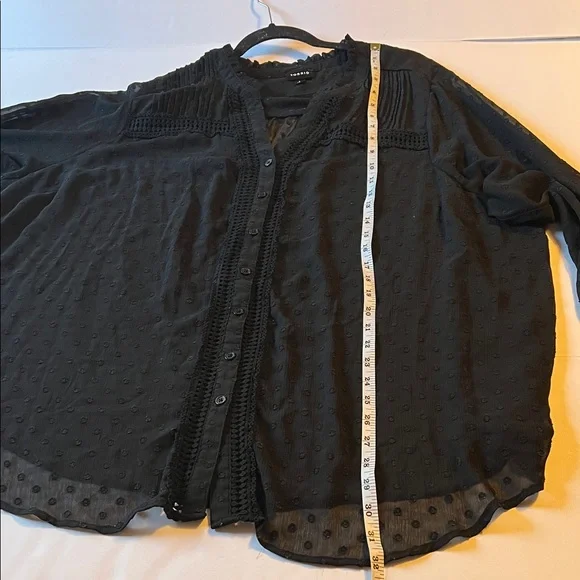 Torrid Black Chiffon Clip Dot Contrasting Eyelet Buttonup Top 4X EUC Whimsygoth - Picture 6 of 10